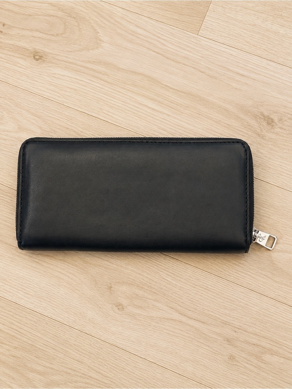 Calvin Klein Jeans Black Zip Around Wallet - Picture 2 of 5